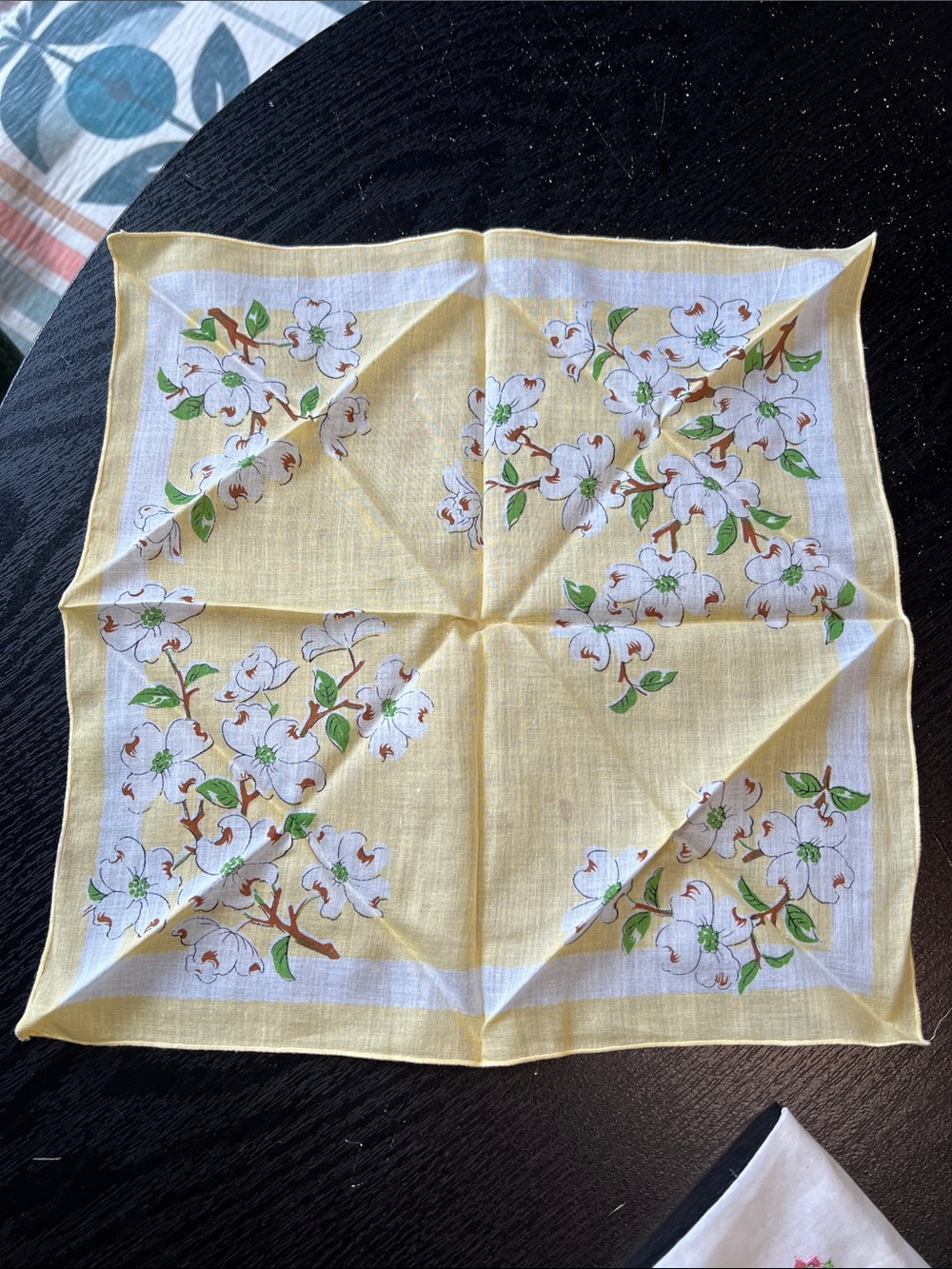 Lot of Vintage Assorted Colorful Kitsch Floral Handkerchiefs Hankies - Picture 8 of 17